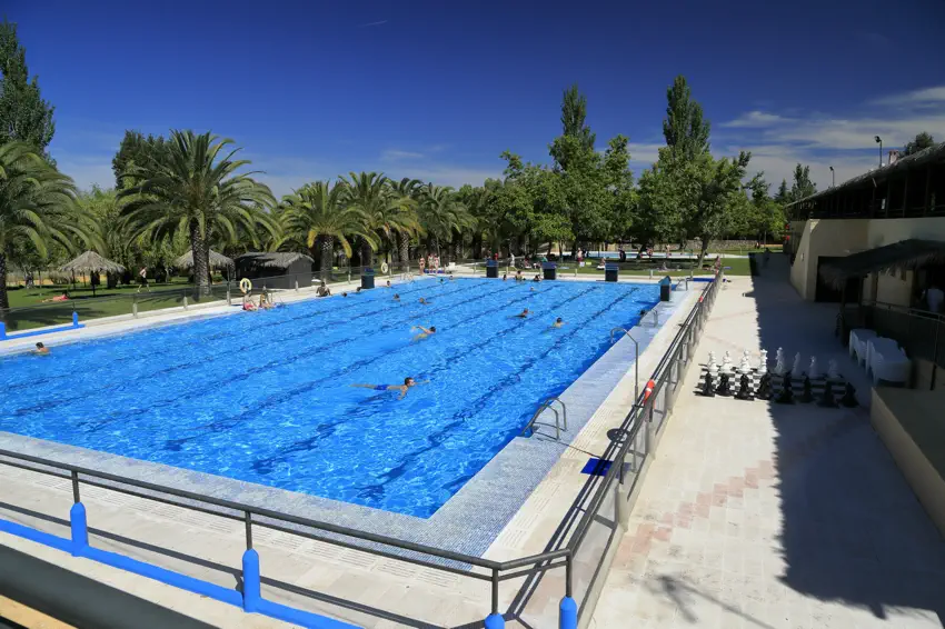 Piscinas públicas en Cáceres - piscina camping caceres